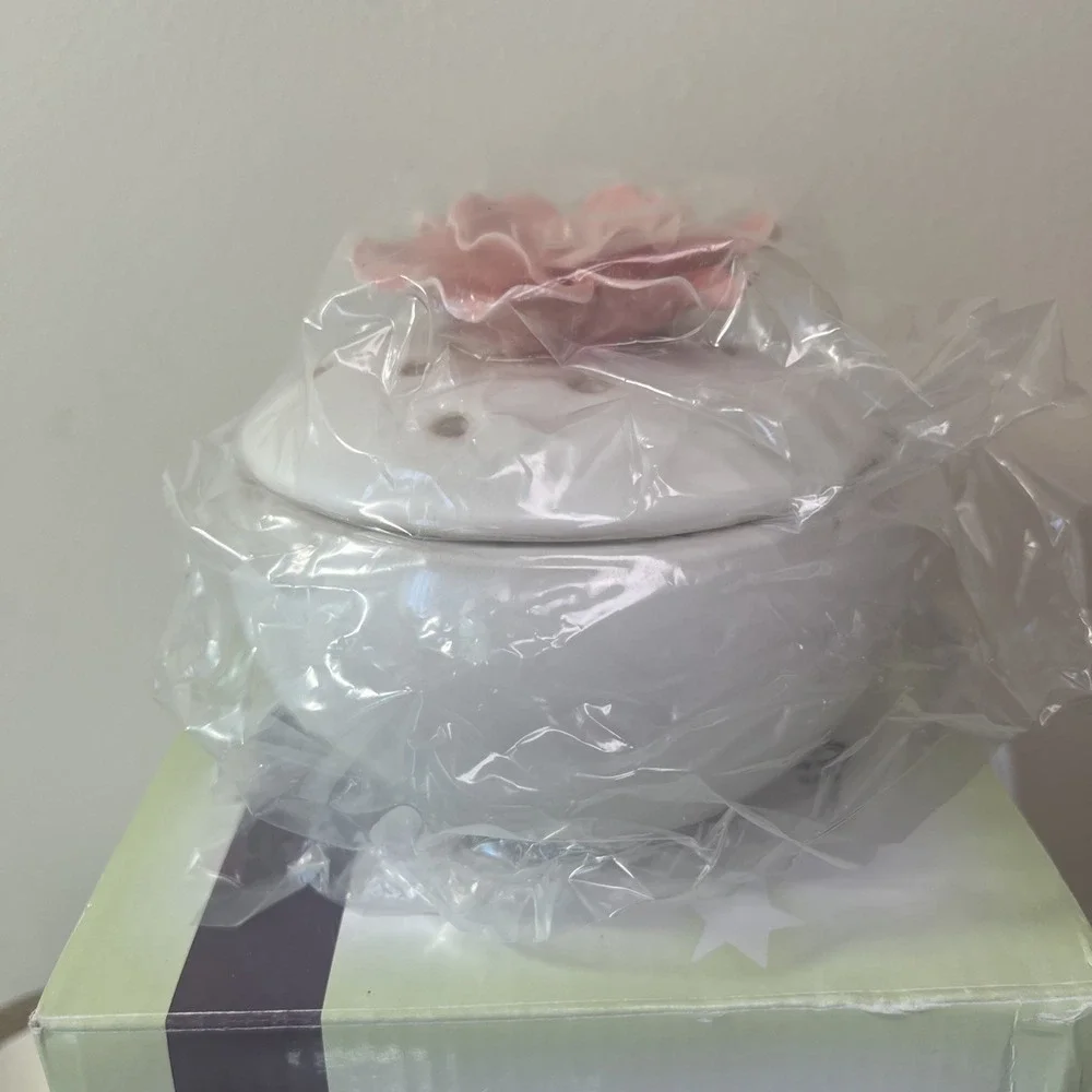 Scentsy‎ In Bloom Element Warmer Retired Pink Flower Wax Warmer NIB
